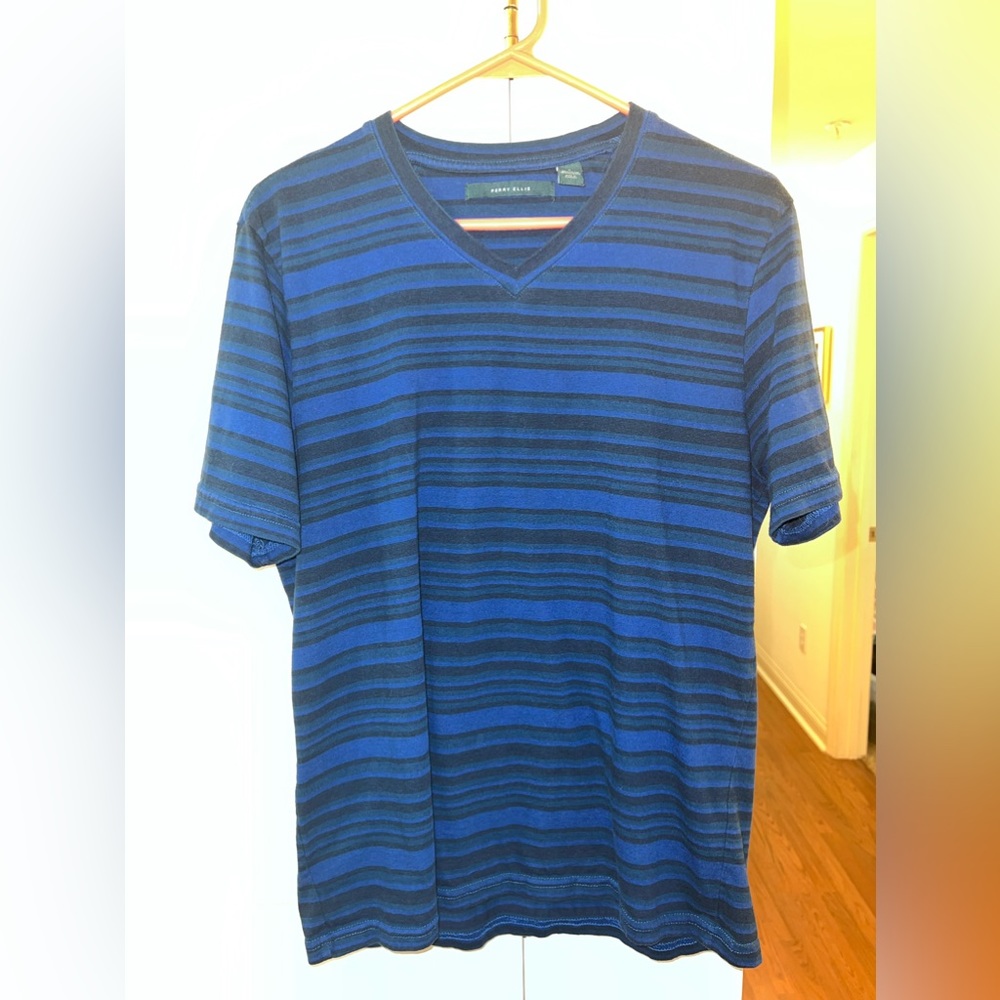 LOWEST PRICE !! Gently used Perry Ellis size L short sleeve V-neck t-shirt